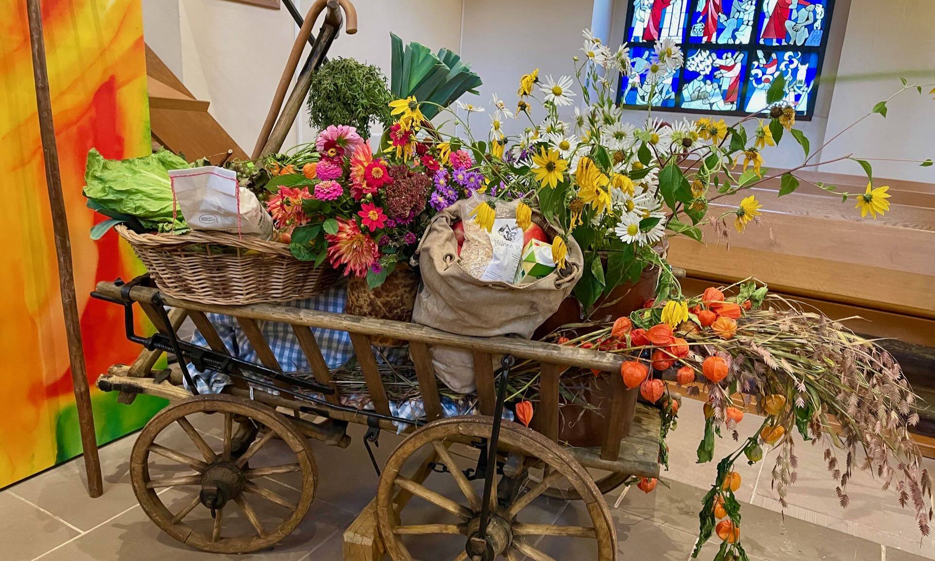 Quelle: Ev. Kirchengemeinde an Kaiserstuhl und Elz Erntedankaltar Teningen