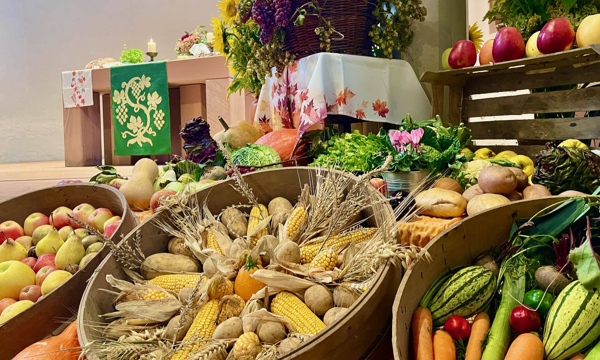 Quelle: Ev. Kirchengemeinde an Kaiserstuhl und Elz Erntedankaltar in Nimburg
