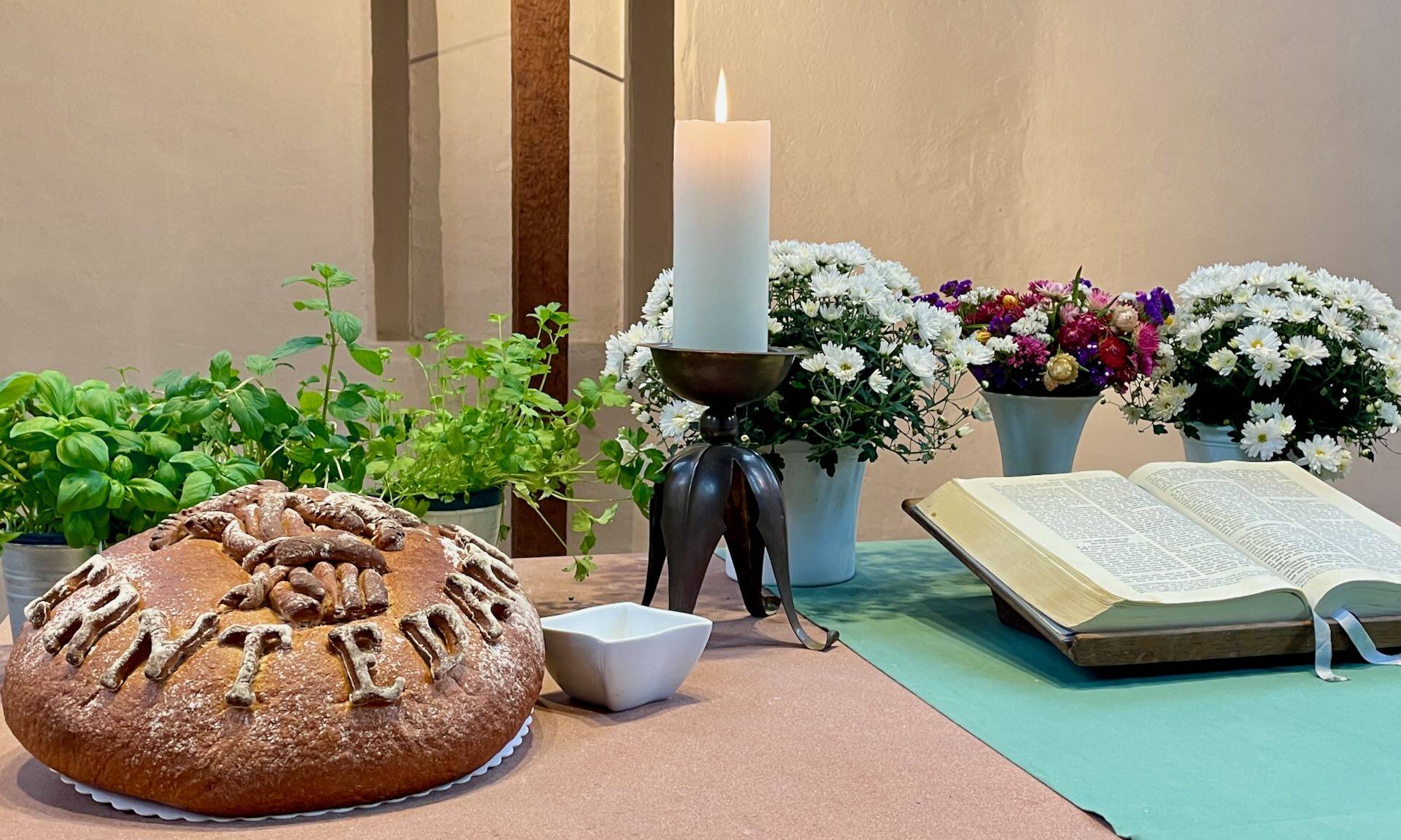 Quelle: Ev. Kirchengemeinde an Kaiserstuhl und Elz Erntedankaltar in Nimburg